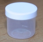 Preview: Dose transparent mit Schraubdeckel weiß Füllvolumen 25ml aus Polypropylen (PP), lebensmittelgerecht. PP ist ein bpa-freier Kunststoff. Geeignet für alle Arten von Lebensmitteln bei Langzeitlagerung bei Raumtemperatur u. darunter, inkl. Heißabfüllung bzw.