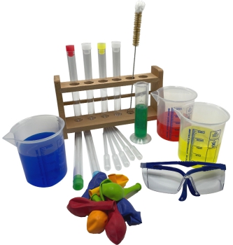 Reagenzgläser aus Kunststoff mit Stopfen, bunt, Reagenzglasständer aus Holz, Griffinbecher mit buntem Wasser, Messzylinder Schutzbrille, Pipetten