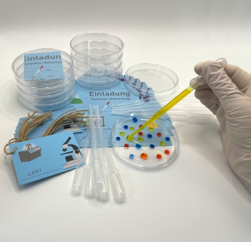 Geburtstagseinladungen und Farb-Experiment in der Petrischale für Forscherparty, blau, myExperimentSet