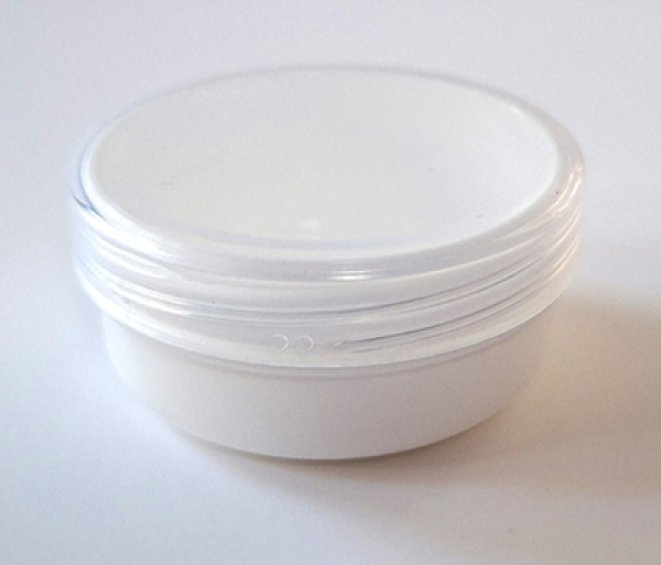 Dose mit Schraubdeckel transparent Füllvolumen 12ml aus Polypropylen (PP), lebensmittelgerecht. PP ist ein bpa-freier Kunststoff. Geeignet für alle Arten von Lebensmitteln bei Langzeitlagerung bei Raumtemperatur u. darunter, inkl. Heißabfüllung bzw. Erhit
