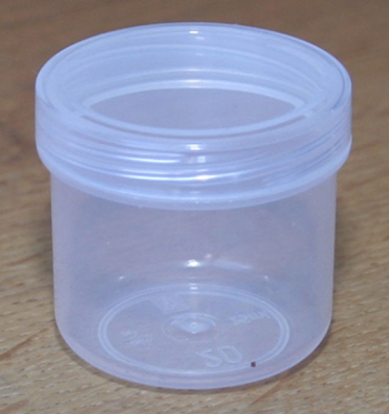 Dose transparent mit Schraubdeckel transparent Füllvolumen 25ml aus Polypropylen (PP), lebensmittelgerecht. PP ist ein bpa-freier Kunststoff. Geeignet für alle Arten von Lebensmitteln bei Langzeitlagerung bei Raumtemperatur u. darunter, inkl. Heißabfüllun