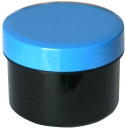 Dose schwarz mit Schraubdeckel blau Füllvolumen 35ml aus Polypropylen (PP), lebensmittelgerecht. PP ist ein bpa-freier Kunststoff. Geeignet für alle Arten von Lebensmitteln bei Langzeitlagerung bei Raumtemperatur u. darunter, inkl. Heißabfüllung bzw. Erhi